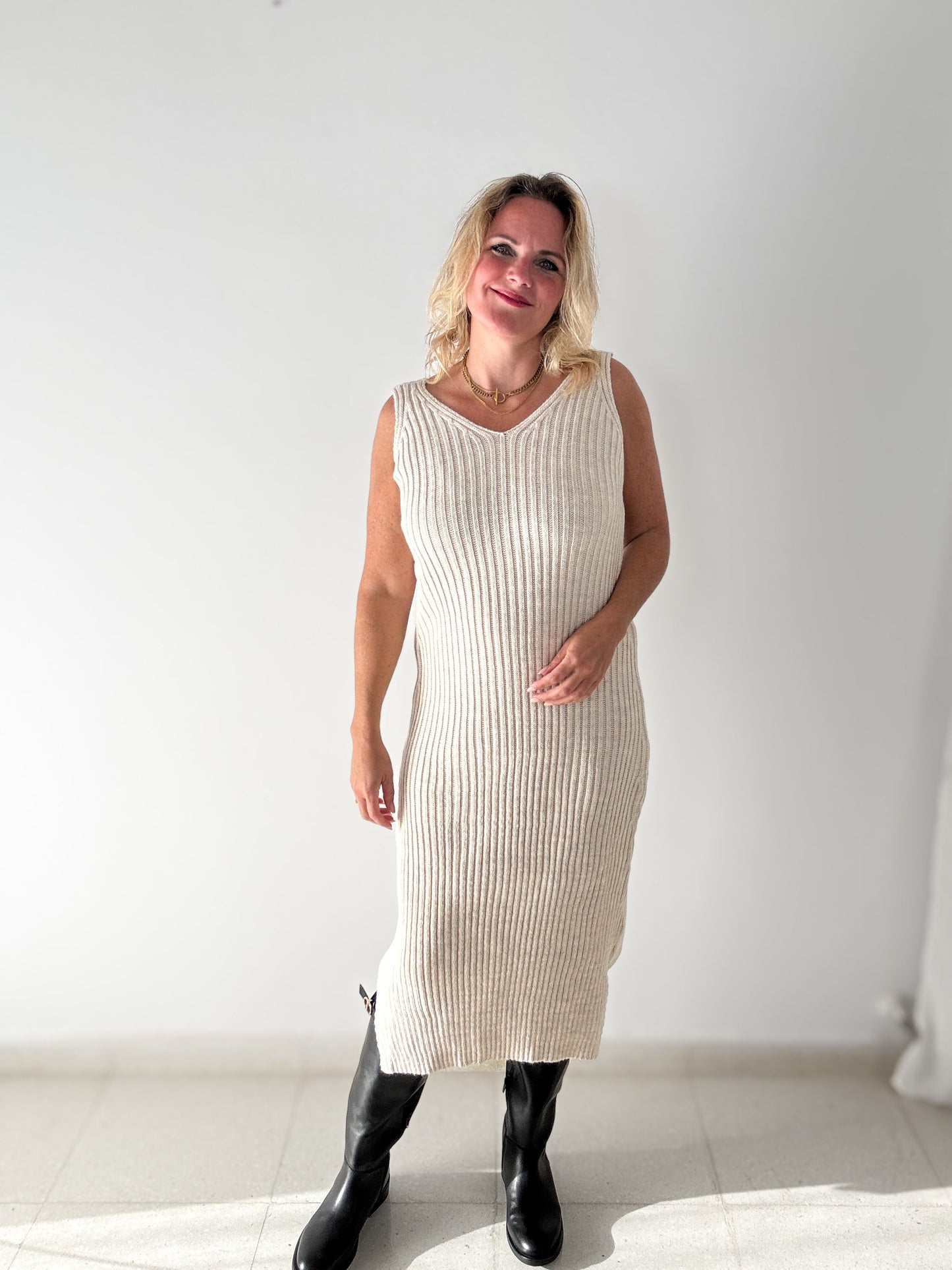 Strickkleid-Pulli Kombination