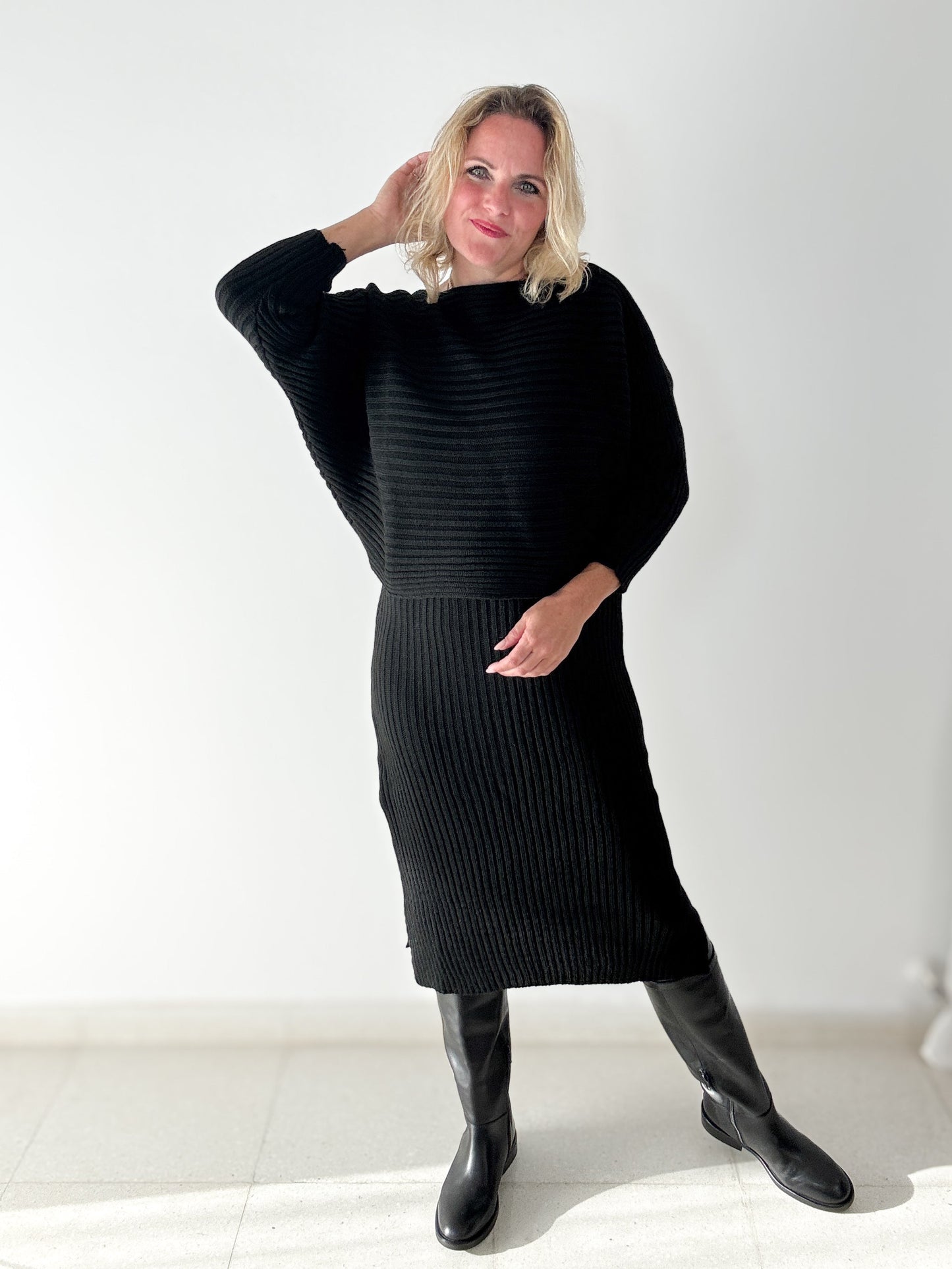 Strickkleid-Pulli Kombination