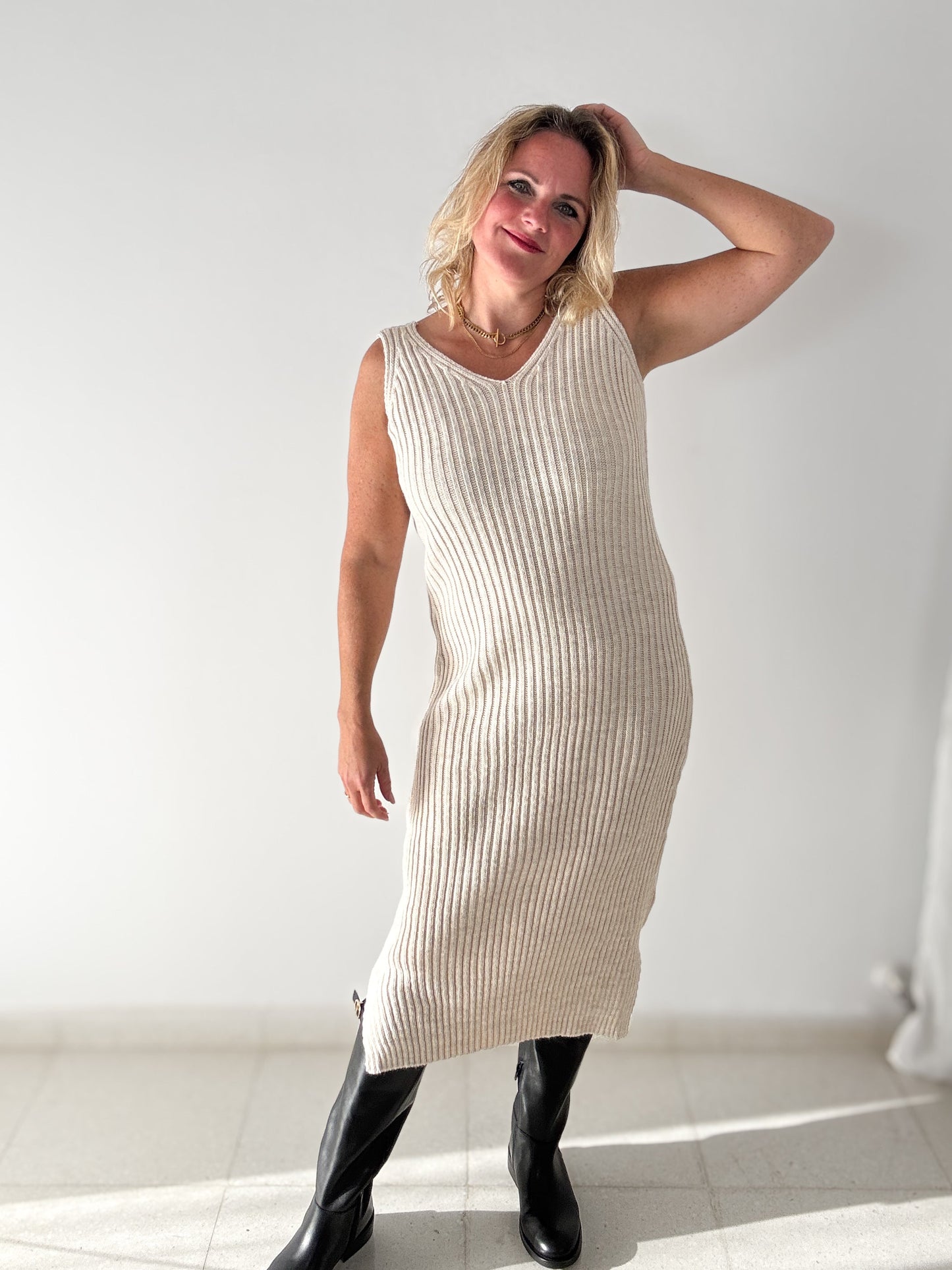 Strickkleid-Pulli Kombination