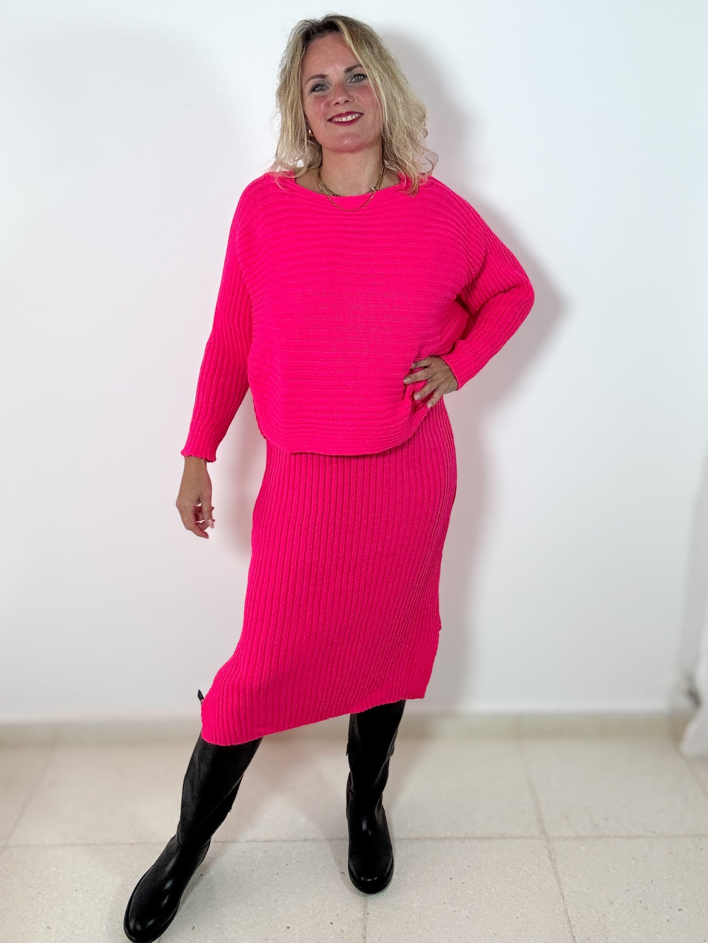 Strickkleid-Pulli Kombination