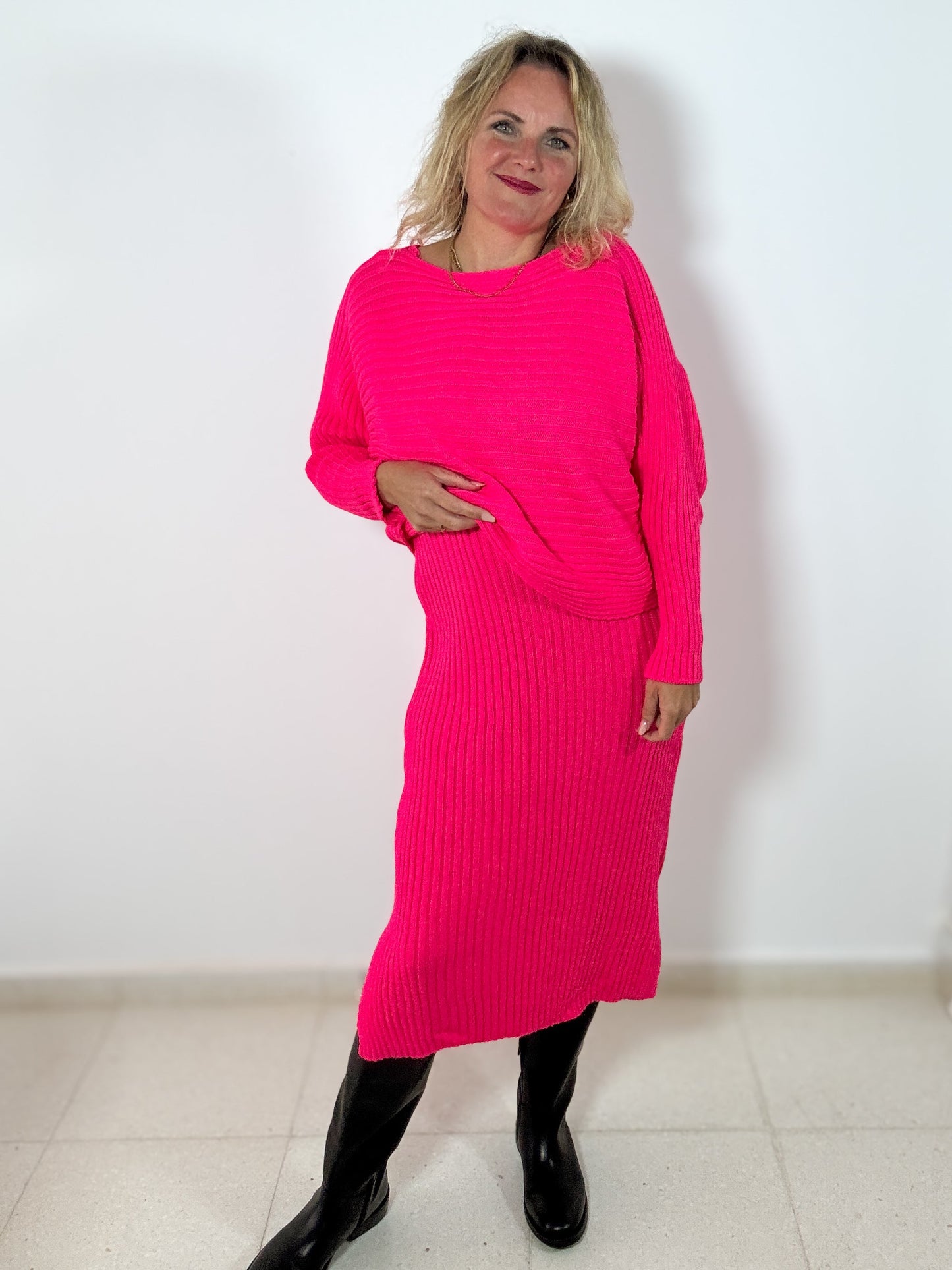 Strickkleid-Pulli Kombination